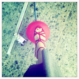 Abigail Spencer feet photo thumbnail