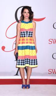 Abigail Spencer feet photo thumbnail