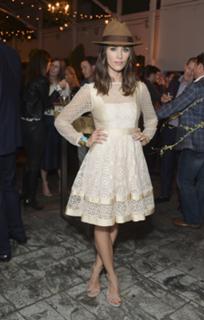 Abigail Spencer feet photo thumbnail