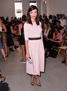 Abigail Spencer feet photo thumbnail