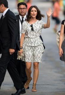 Abigail Spencer feet photo thumbnail