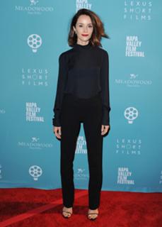 Abigail Spencer feet photo thumbnail