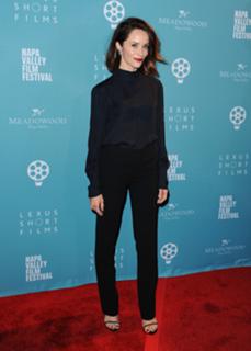 Abigail Spencer feet photo thumbnail