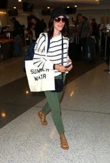 Abigail Spencer feet photo thumbnail