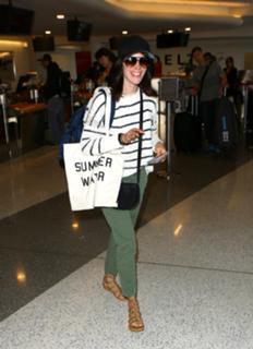 Abigail Spencer feet photo thumbnail