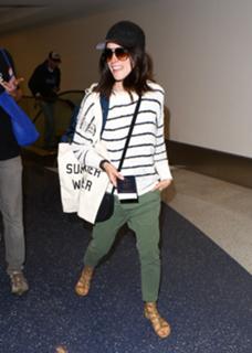 Abigail Spencer feet photo thumbnail