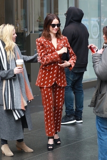 Abigail Spencer feet photo thumbnail
