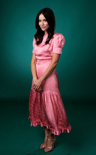 Abigail Spencer feet photo thumbnail