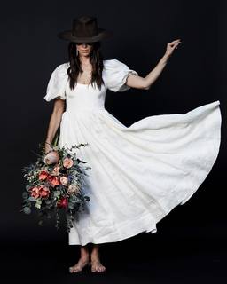 Abigail Spencer feet photo thumbnail