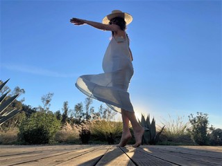 Abigail Spencer feet photo thumbnail