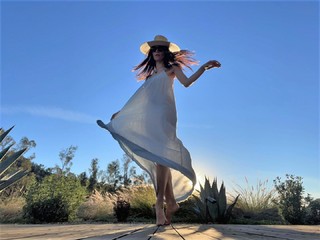 Abigail Spencer feet photo thumbnail