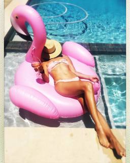 Abigail Spencer feet photo thumbnail