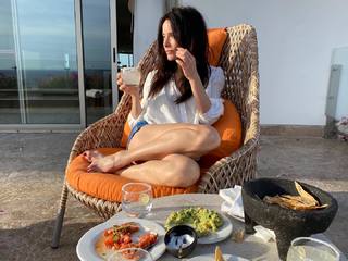 Abigail Spencer feet photo thumbnail