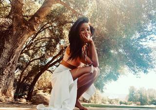 Abigail Spencer feet photo thumbnail