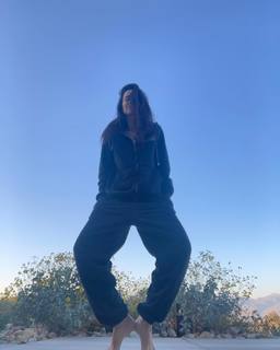 Abigail Spencer feet photo thumbnail