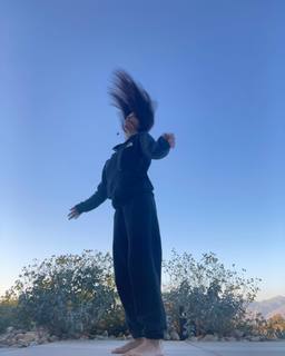 Abigail Spencer feet photo thumbnail