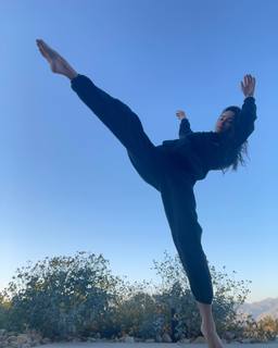 Abigail Spencer feet photo thumbnail