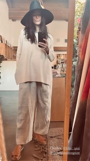 Abigail Spencer feet photo thumbnail