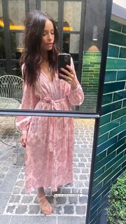 Abigail Spencer feet photo thumbnail