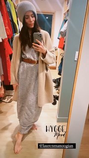 Abigail Spencer feet photo thumbnail