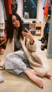 Abigail Spencer feet photo thumbnail