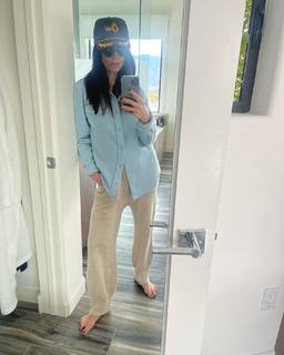 Abigail Spencer feet photo thumbnail