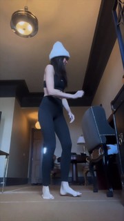 Abigail Spencer feet photo thumbnail
