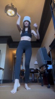 Abigail Spencer feet photo thumbnail