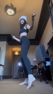 Abigail Spencer feet photo thumbnail