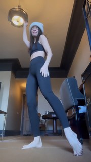Abigail Spencer feet photo thumbnail