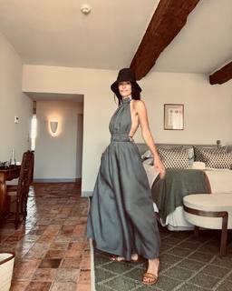 Abigail Spencer feet photo thumbnail