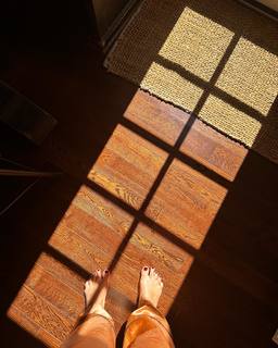 Abigail Spencer feet photo thumbnail
