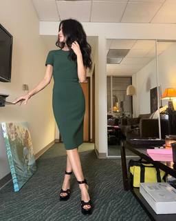 Abigail Spencer feet photo thumbnail