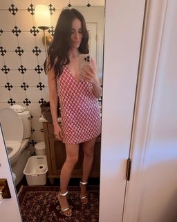 Abigail Spencer feet photo thumbnail