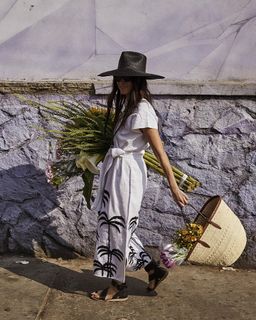 Abigail Spencer feet photo thumbnail