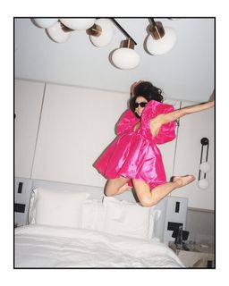 Abigail Spencer feet photo thumbnail