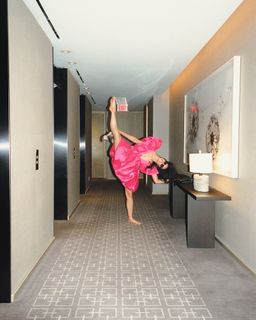 Abigail Spencer feet photo thumbnail