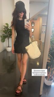 Abigail Spencer feet photo thumbnail