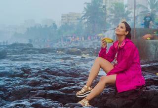 Adaa Khan feet photo 14