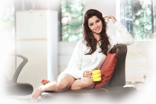Adaa Khan feet photo 7