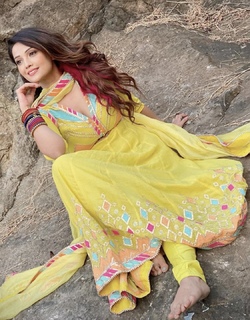 Adaa Khan feet photo 18