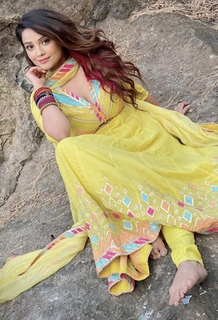 Adaa Khan feet photo 17