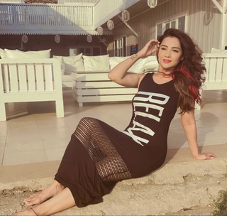 Adaa Khan feet photo 4