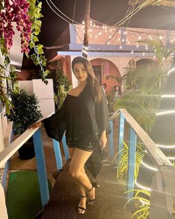 Adaa Khan feet photo 6