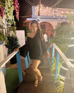 Adaa Khan feet photo 5
