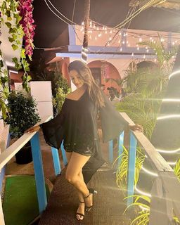 Adaa Khan feet photo 4