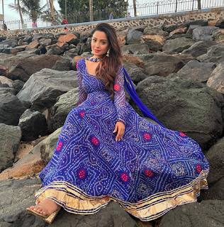 Adaa Khan feet photo 17