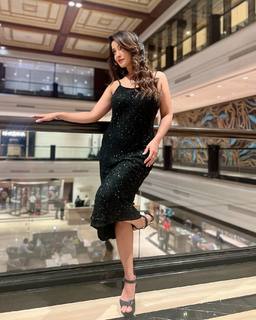 Adaa Khan feet photo 1