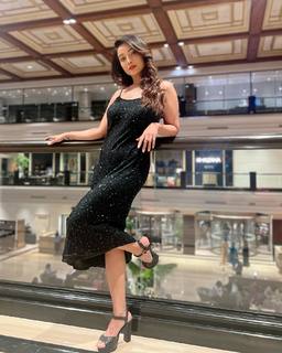 Adaa Khan feet photo 20