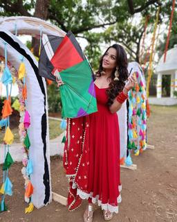 Adaa Khan feet photo 18